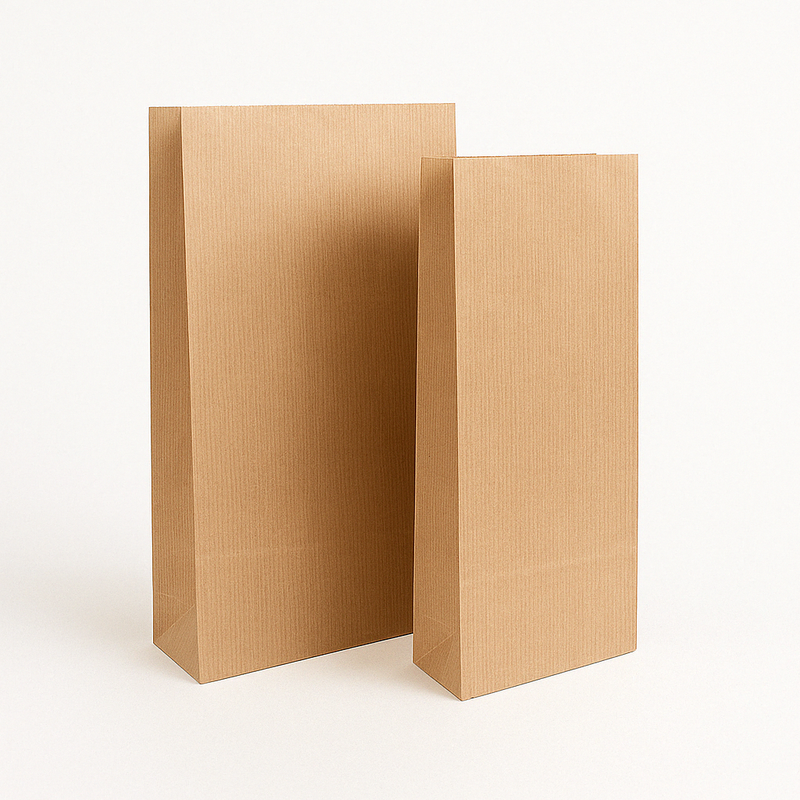 Sacchetti in carta a fondo quadro, due diverse misure