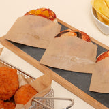 Sacchetti per panini con carta antigraso, pieni di pizzetta su tagliere attorno  fritti