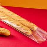 Sacchetto microforato , mostrato con del pane, dentro, dettaglio steso. Sfondo rosso