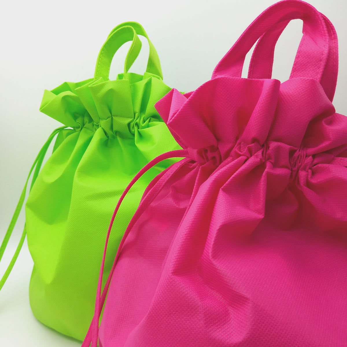 Sacchetto porta colomba pasquale  e porta panettone mostrato nei dettagli, sia fucsia che verde