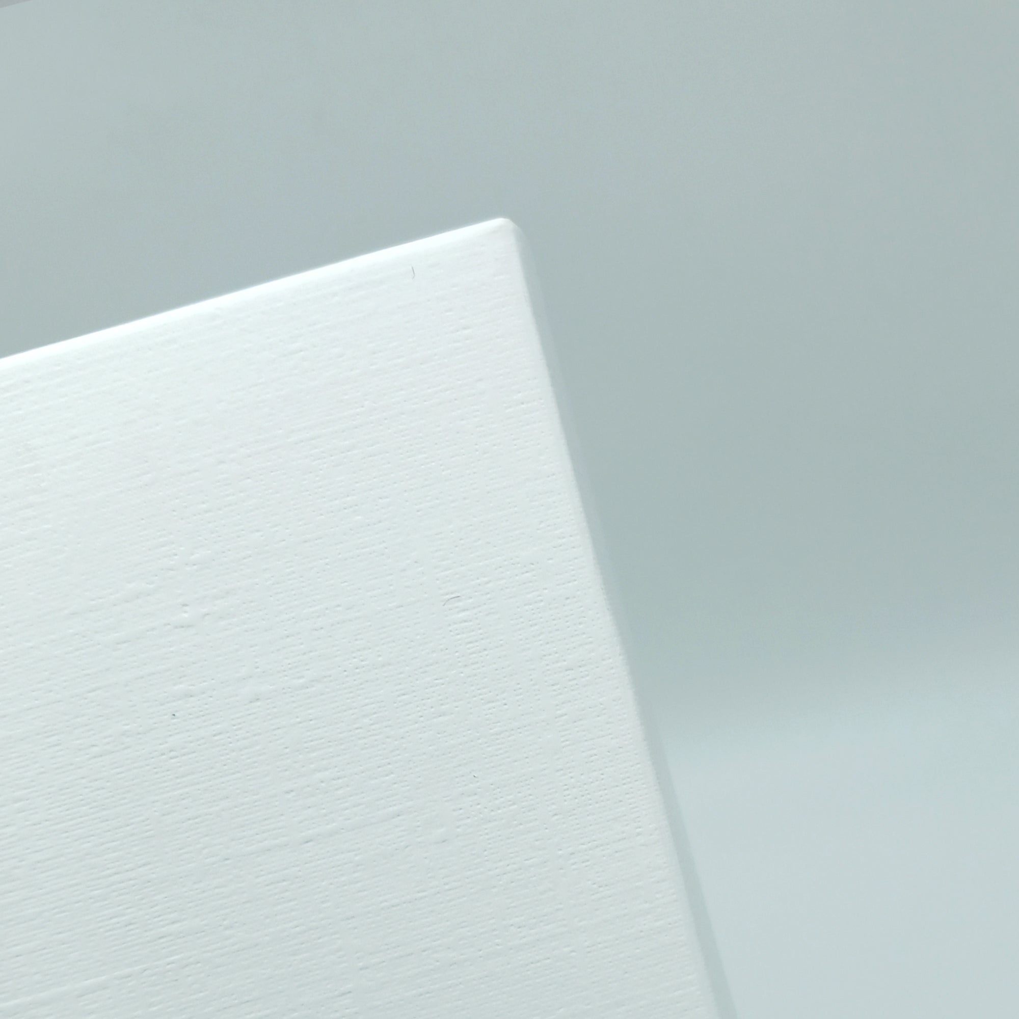 Dettaglio di scatola porta gift card bianca 