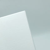 Dettaglio di scatola porta gift card bianca 