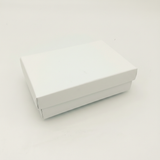 Scatola bianca gift card chiusa 