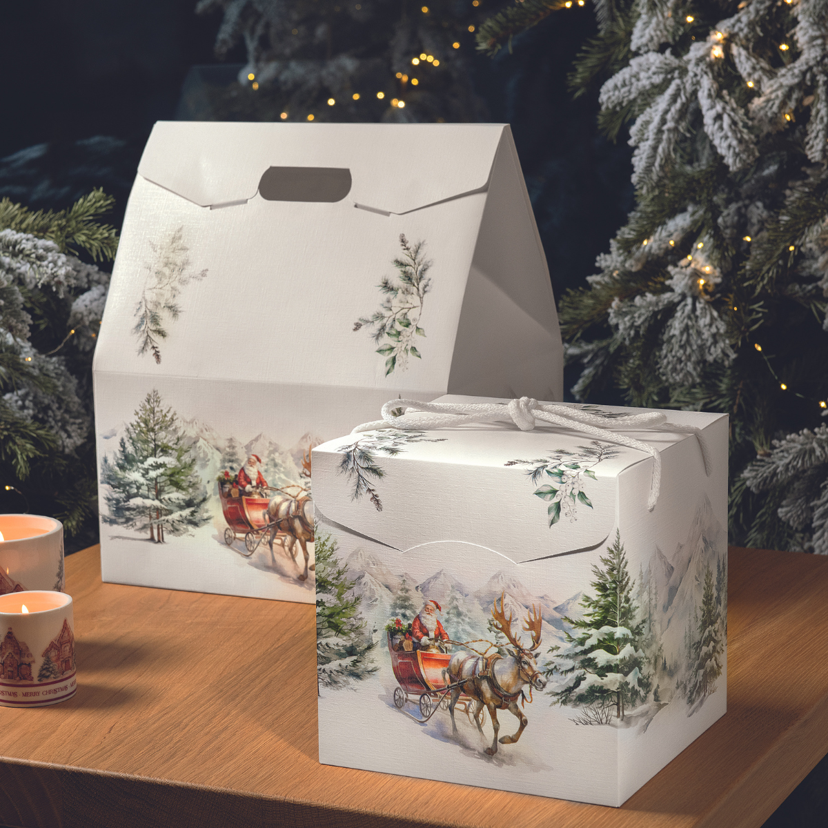 Scatole di panettone bianche su tavolino accanto albero natalizio