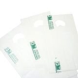 Tre shopper biodegradabili bianche di tre diverse misure, stese 