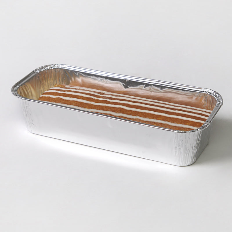 Stampo in alluminio per plumcake con all'interno un dolce