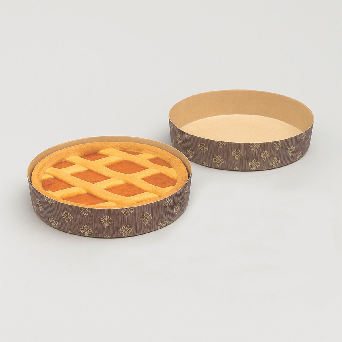 Stampo per crostata in cartoncino, uno vuoto ed uno con crostata dentro