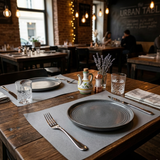 Tavola apparecchiata in ristorante urban  con tovagliette americane 