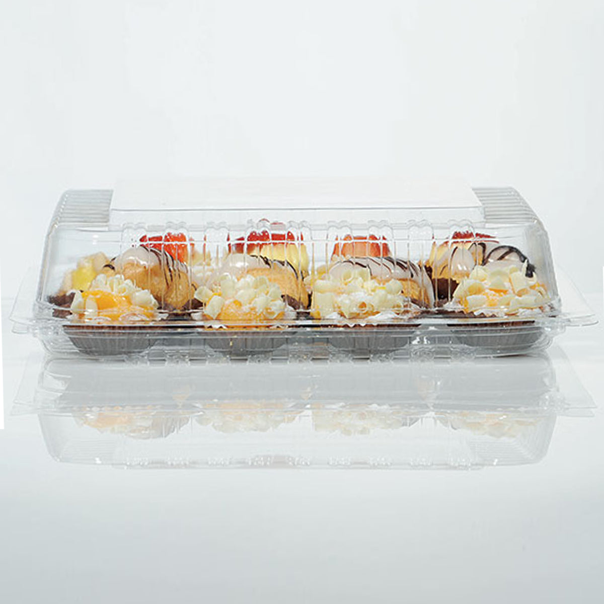 Vaschetta trasparente rettangolare piena di pasticcini 