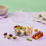 Vaschetta a scomparti in plastica, piena di insalata e tonno