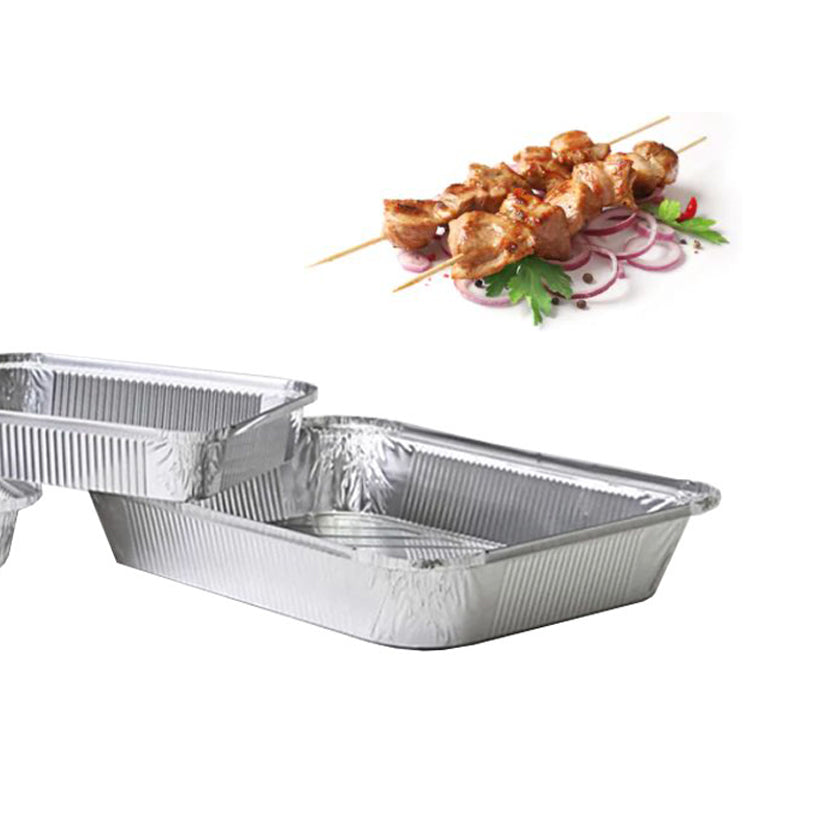 Vaschette di alluminio e due spiedini di carne