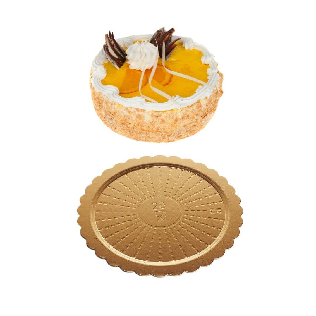 Vassoio dorato e torta 