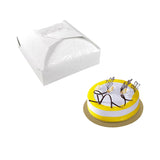 Porta torte bianco e torta al limone su disco dorato