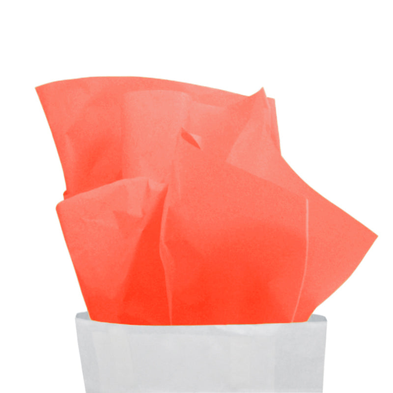 Carta velina rossa che esce da un sacchetto bianco 