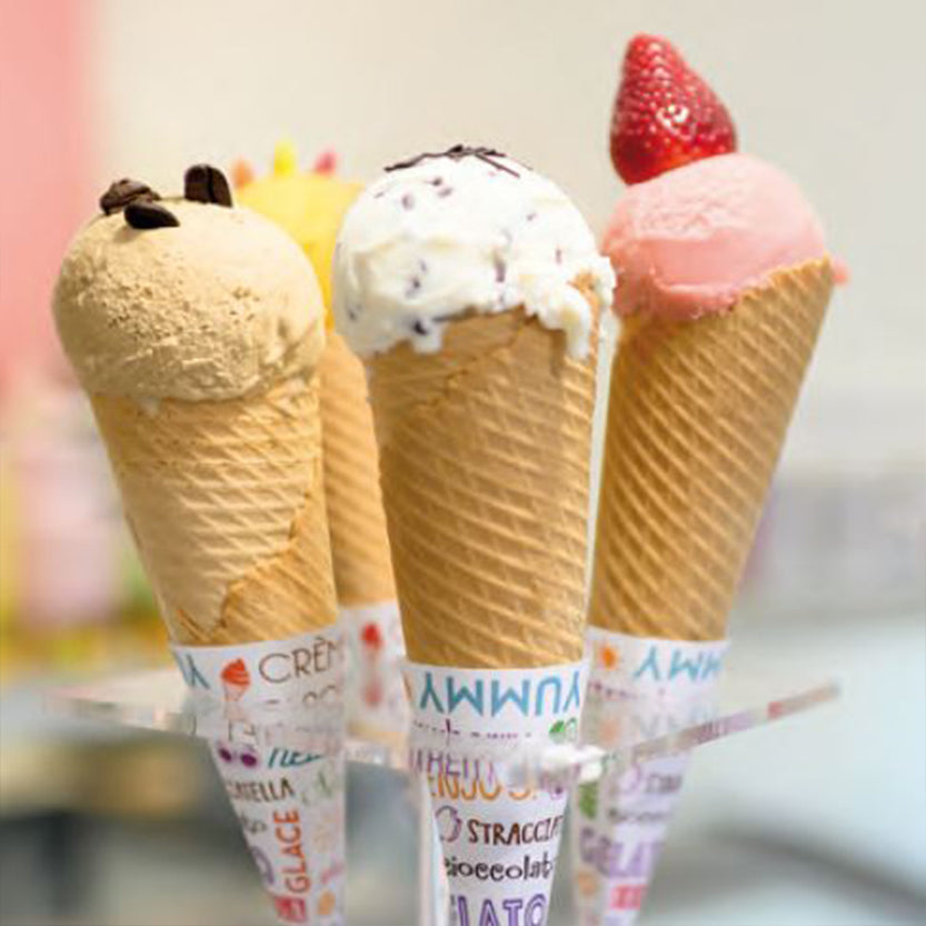 Serie di coni gelato e carta parole