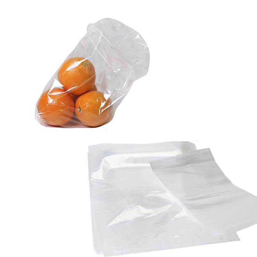 Sacchetti di plastica per frutta, alcuni stesi vuoti ed uno con mandarini dentro