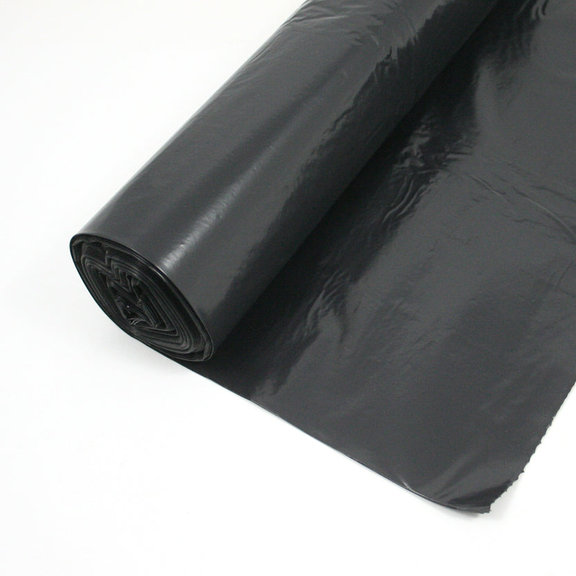 dettaglio di rotolo di buste nere per immondizia