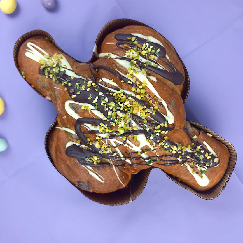 Colomba di pasqua vista dall'alto, nel suo stampo