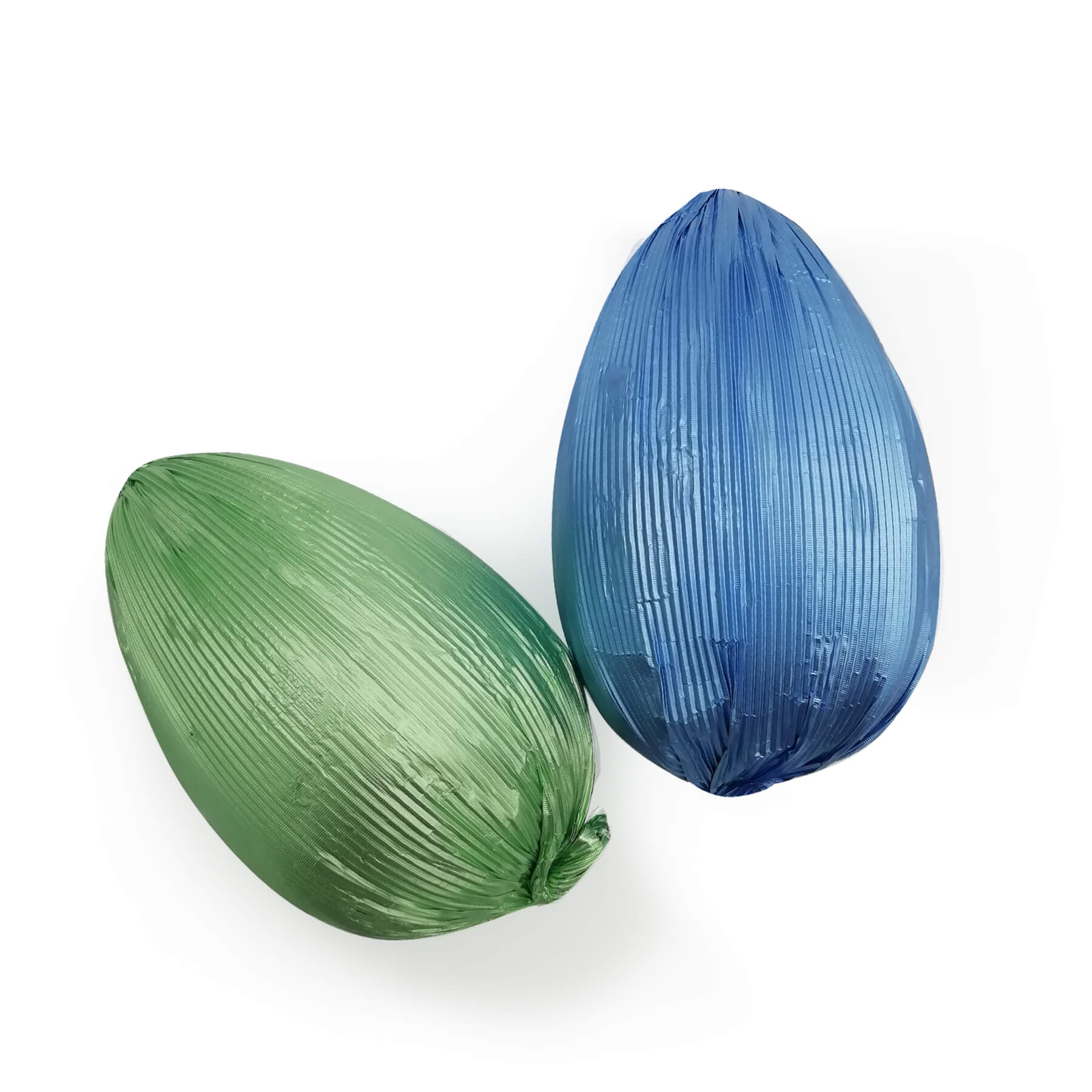 Due uova di pasqua avvolte da carta alluminio una verde ed una azzurra