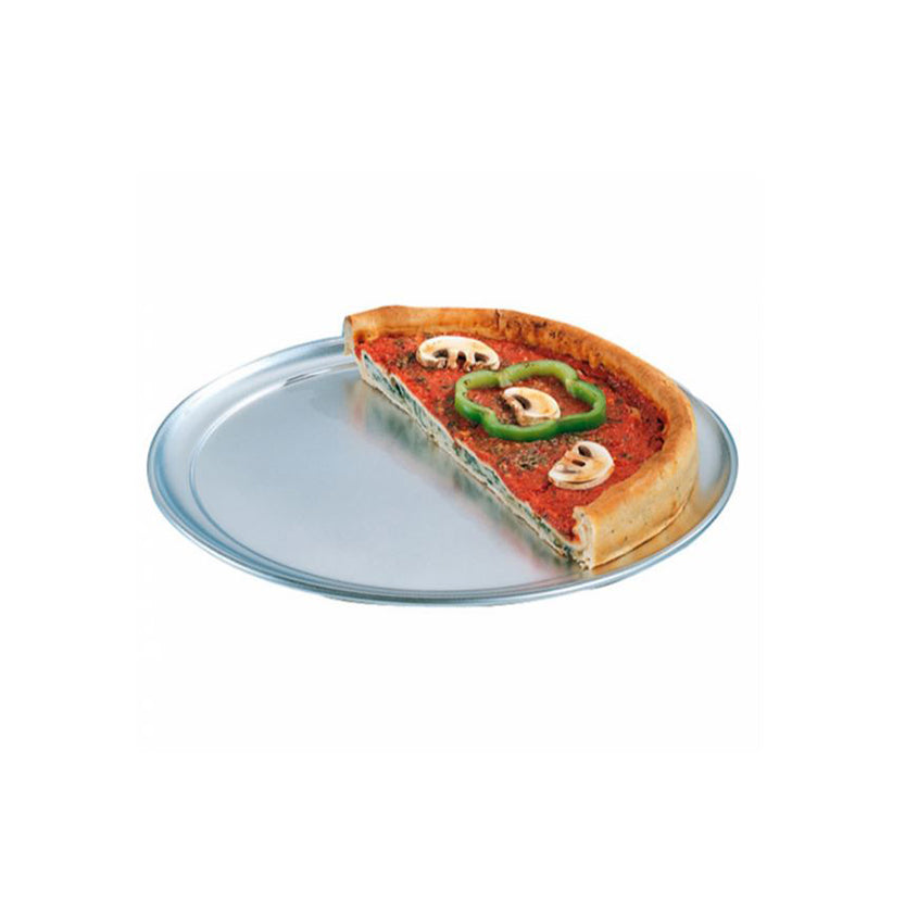 Piatto tondo di alluminio con sopra mezza pizza