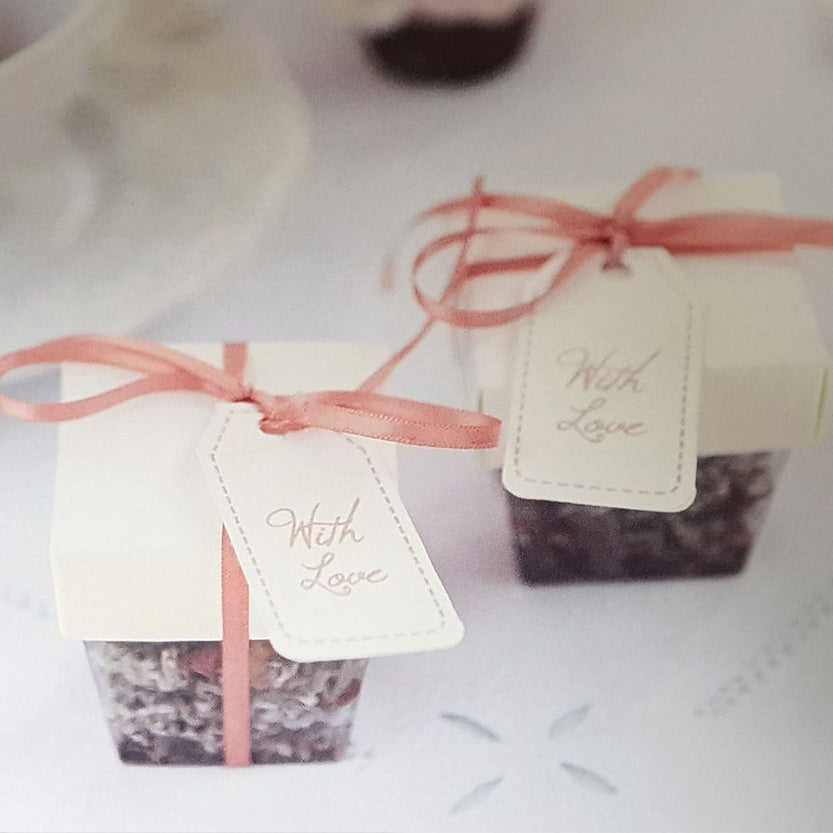 Bomboniere con cartellino with love e nastrino rosa 