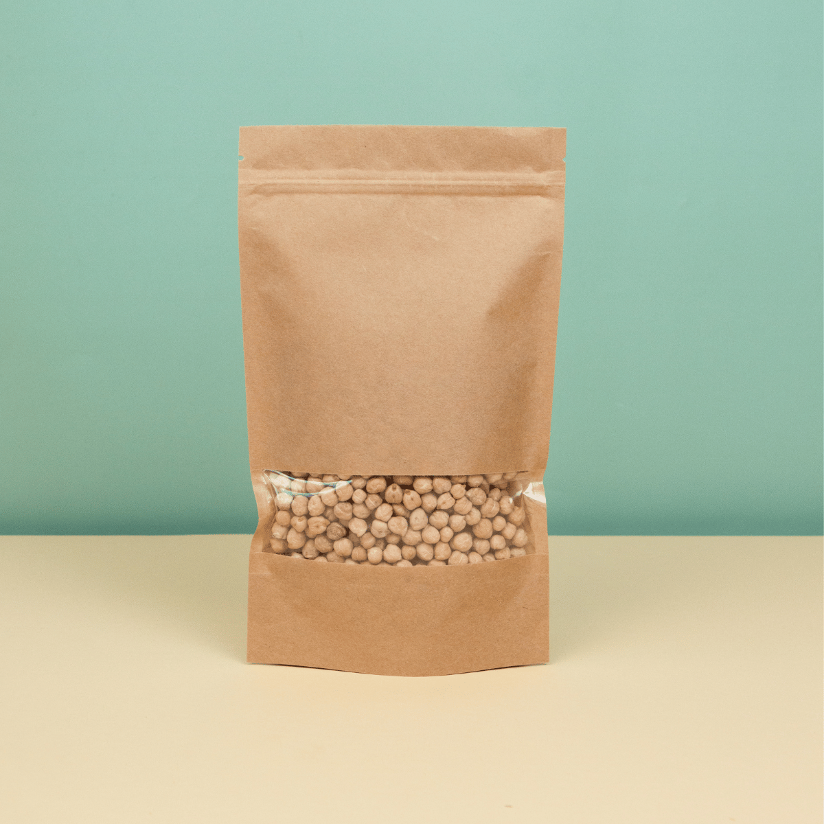 sacchetto color avana con finestra e zip pieno di ceci 