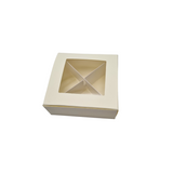 Scatola bianca di carta con finestra con divisore all'interno