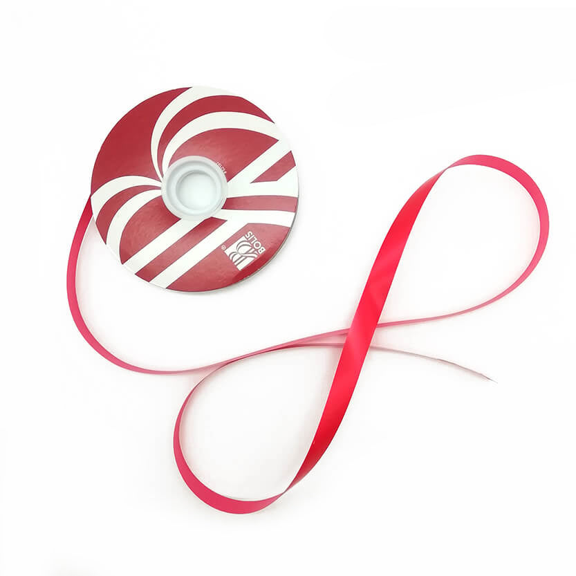 Nastro rosso nella sua bobina