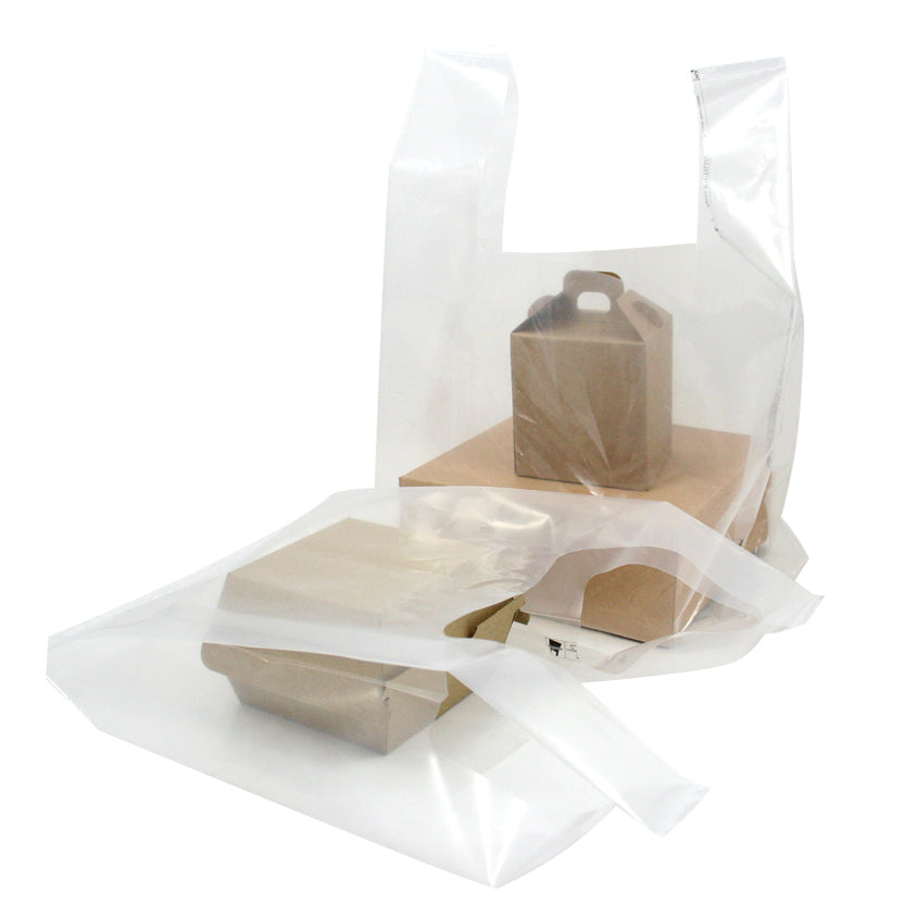 Shopper di plastica trasparenti on dentro  scatole di carta color avana di diverse forme 