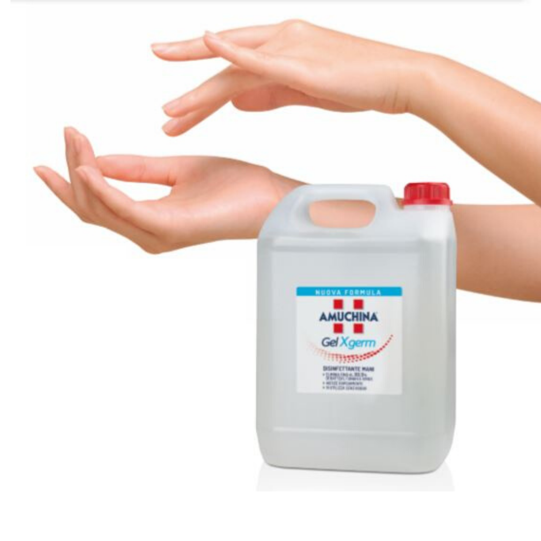 Mani vicino ad una tanica di amuchina 