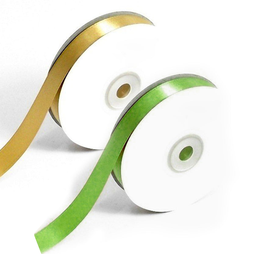 Due nastri colorati, uno verde ed uno oro 