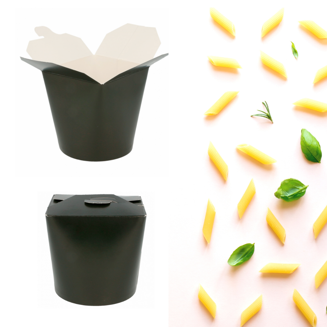 Contenitore per cibo d'asporto, nero, mostarto chiuso ed aperto vicino a delal pasta 