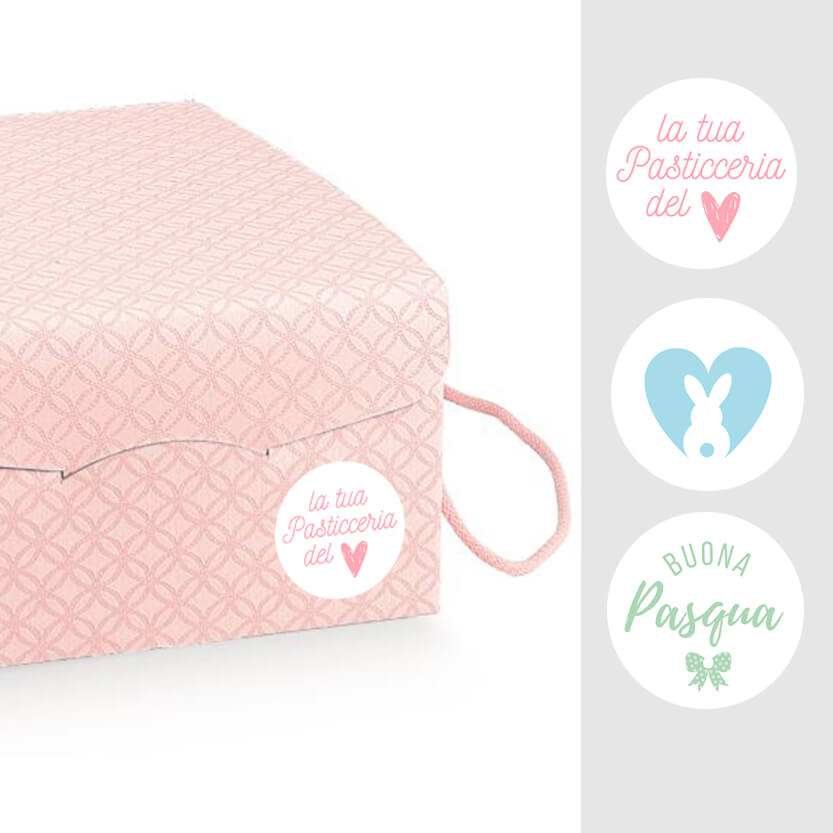 Dettaglio di scatola rosa pasquale con etichetta personalizzata e tre esempi di etichette tonde personalizzate 