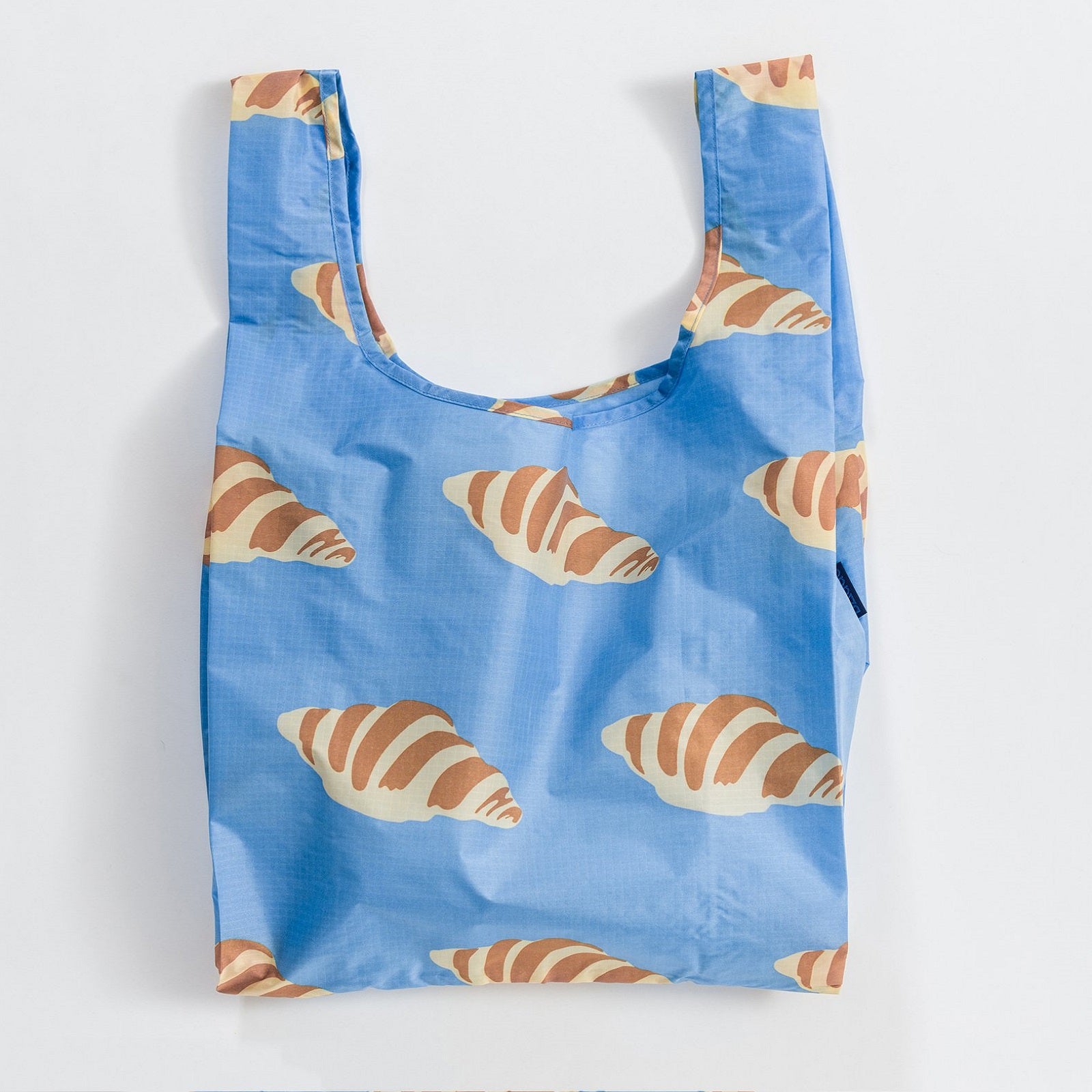 Shopper di tela azzurra con croissantes disegnati 