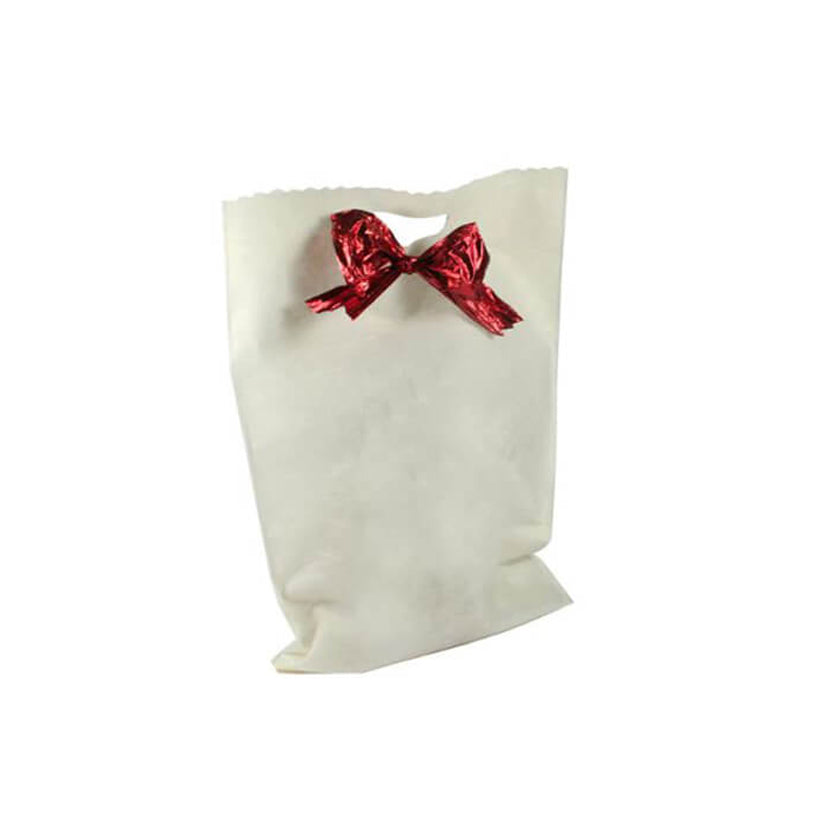 Busta bianca di stoffa con  fioco rosso