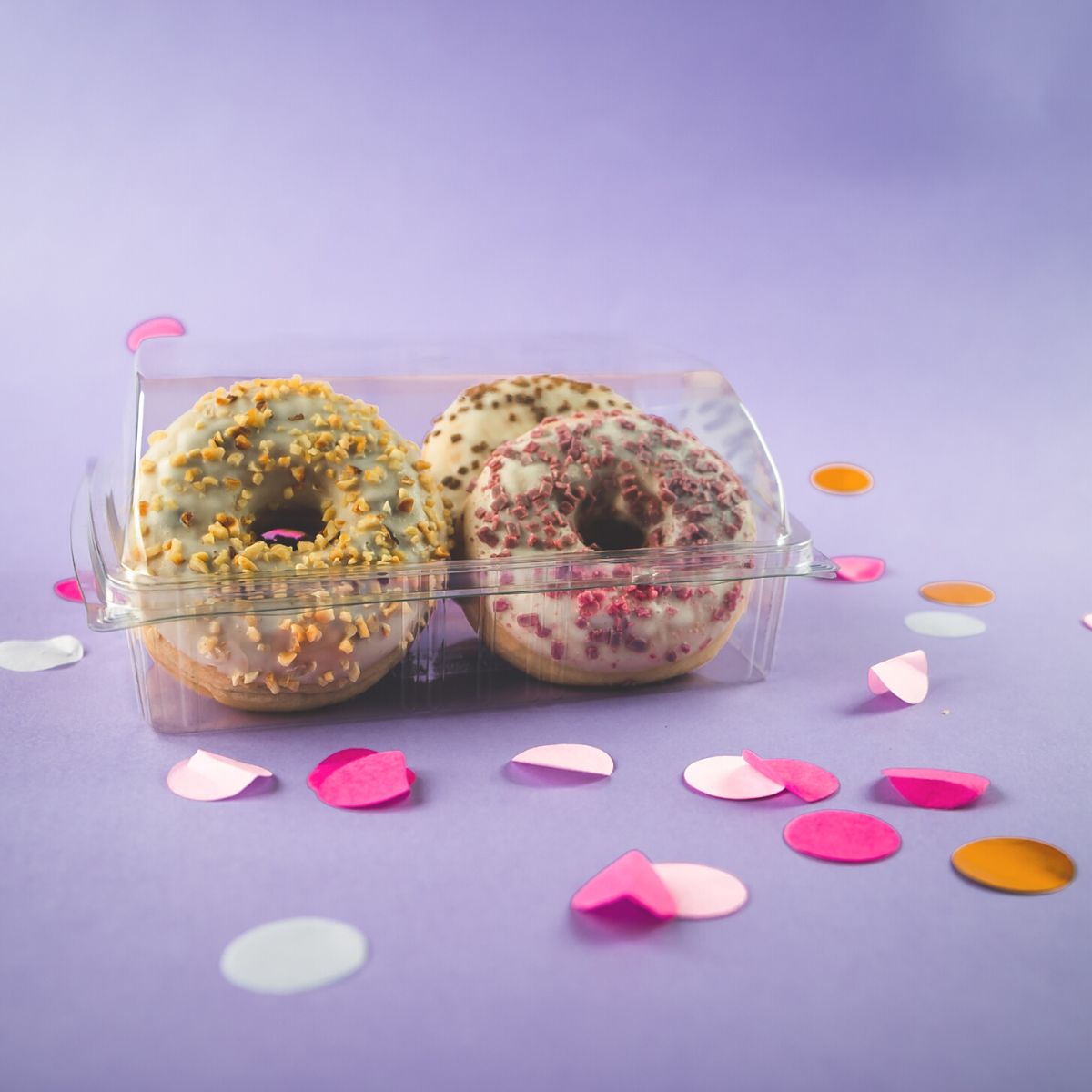 Confezione trasparente chiusa con dentro donuts 