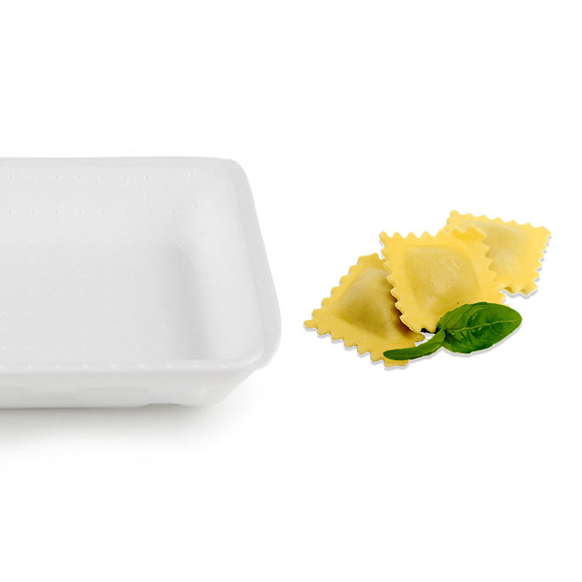 Confezione per pasta fresca con ravioli vicino