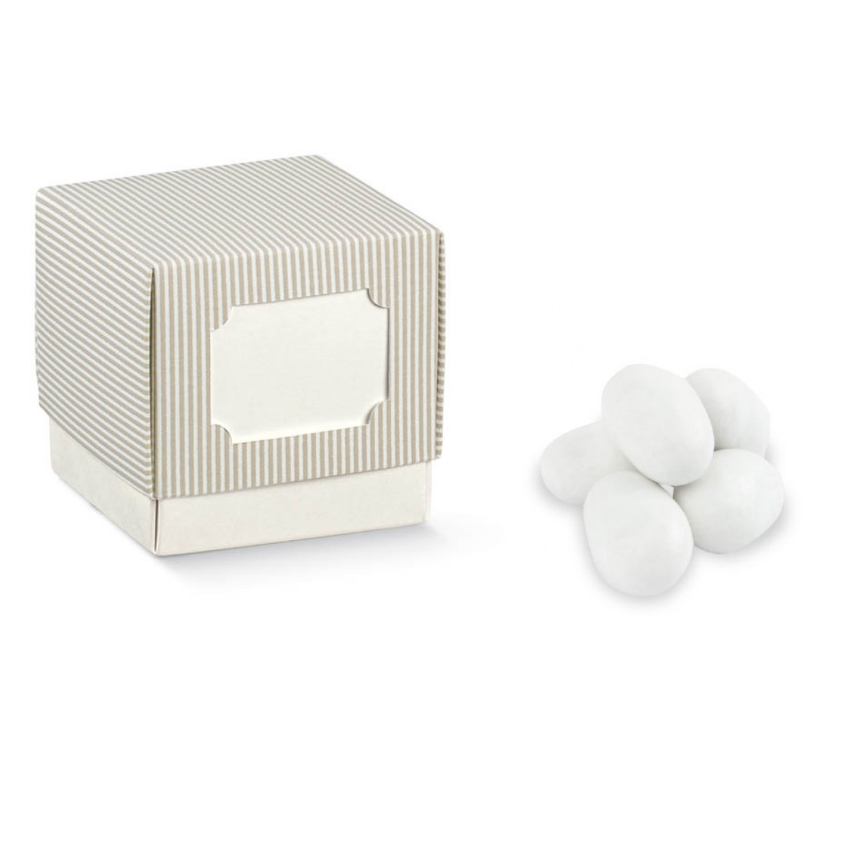 Scatola per confetti con coperchio a tre quarti a righe e confetti vicino