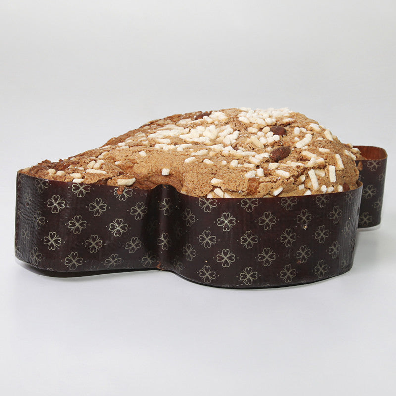Colomba di Pasqua dentro il suo stampo d cartone 