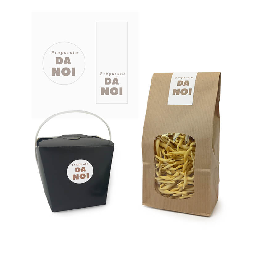 Etichette adesive prodotto da noi, tonda e rettangolare, apposte su confezioni varie 