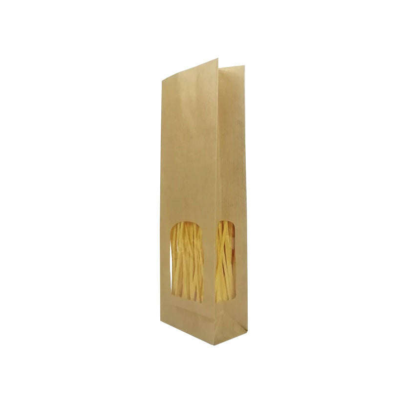 Sacchetto di carta avana con finestra pieno di pasta 