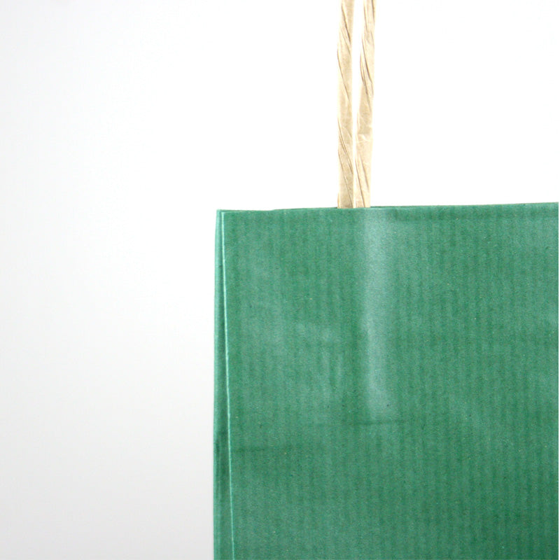 Dettaglio di busta di carta verde