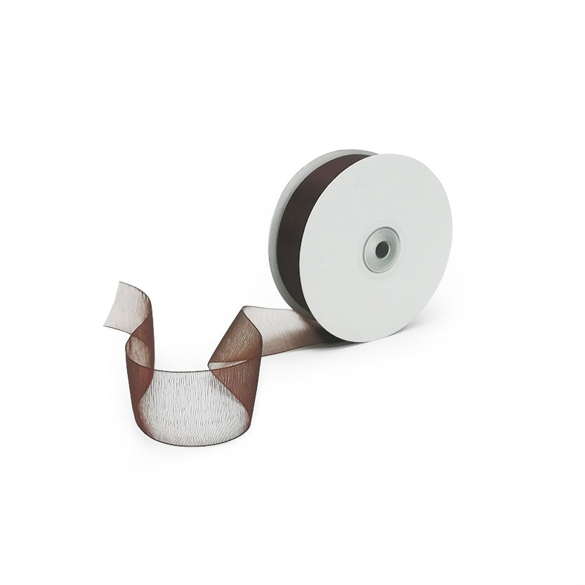 Nastro marrone trasparente nella sua bobina