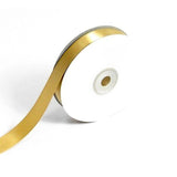 Nastro color oro nel suo rotolo 