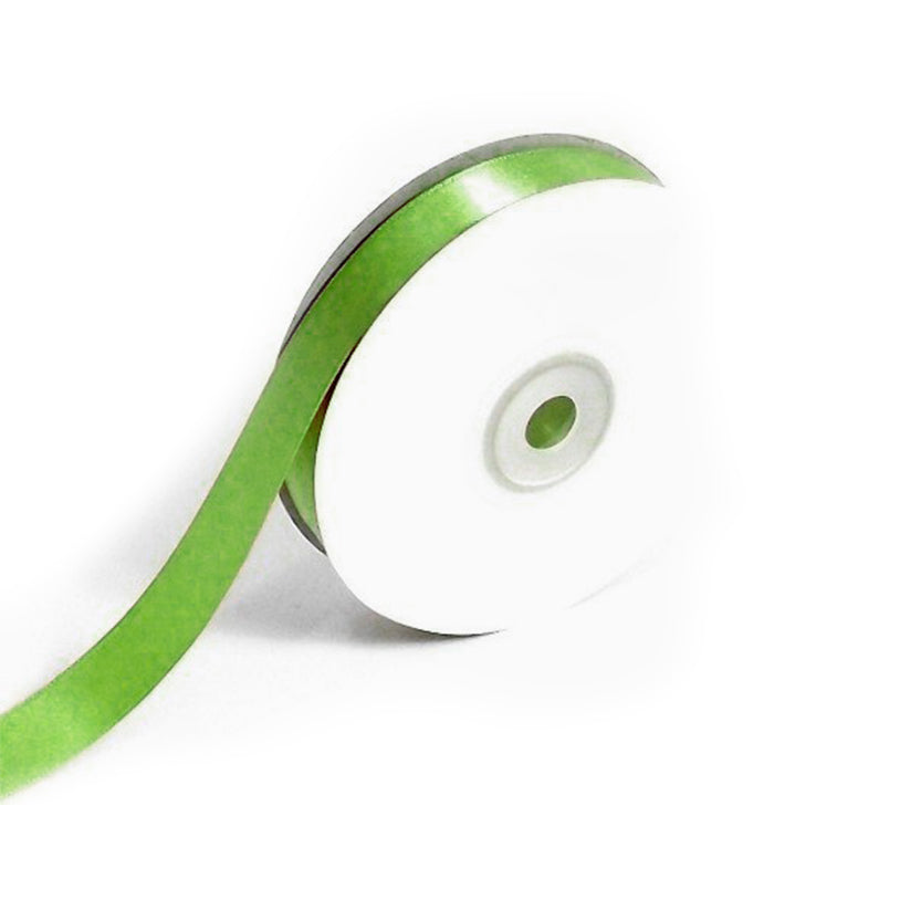 Nastro verde nel suo rotolo 