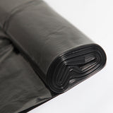 Dettaglio rotolo di sacchetti neri per immondizia 