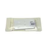 Scatola di carta bianca con finestra, piegata nella sua confezione