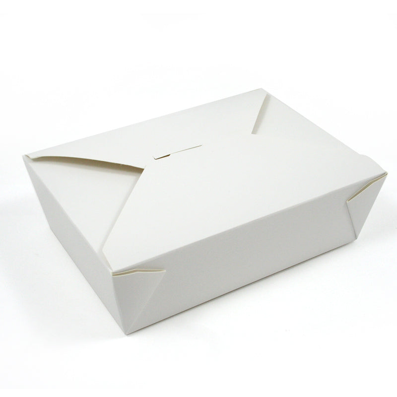 Scatola bianca di cartone chiusa 