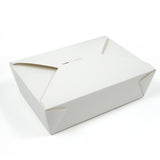 Scatola bianca di cartone chiusa 